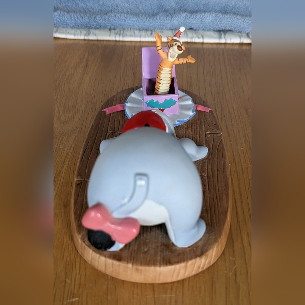 Disney's Pooh & Friends Eeyore "May Your Holidays Be Filled With Surprises" Fig. - Picture 4 of 4
